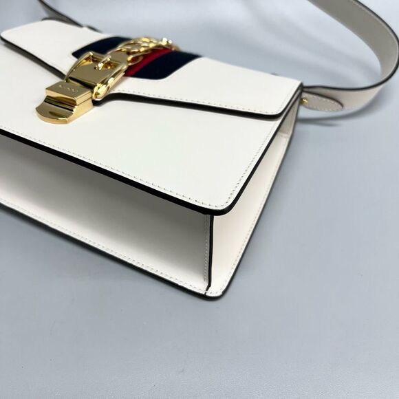 Gucci Women Pre-Loved Bag Very Good Condition - Picture 3 of 9